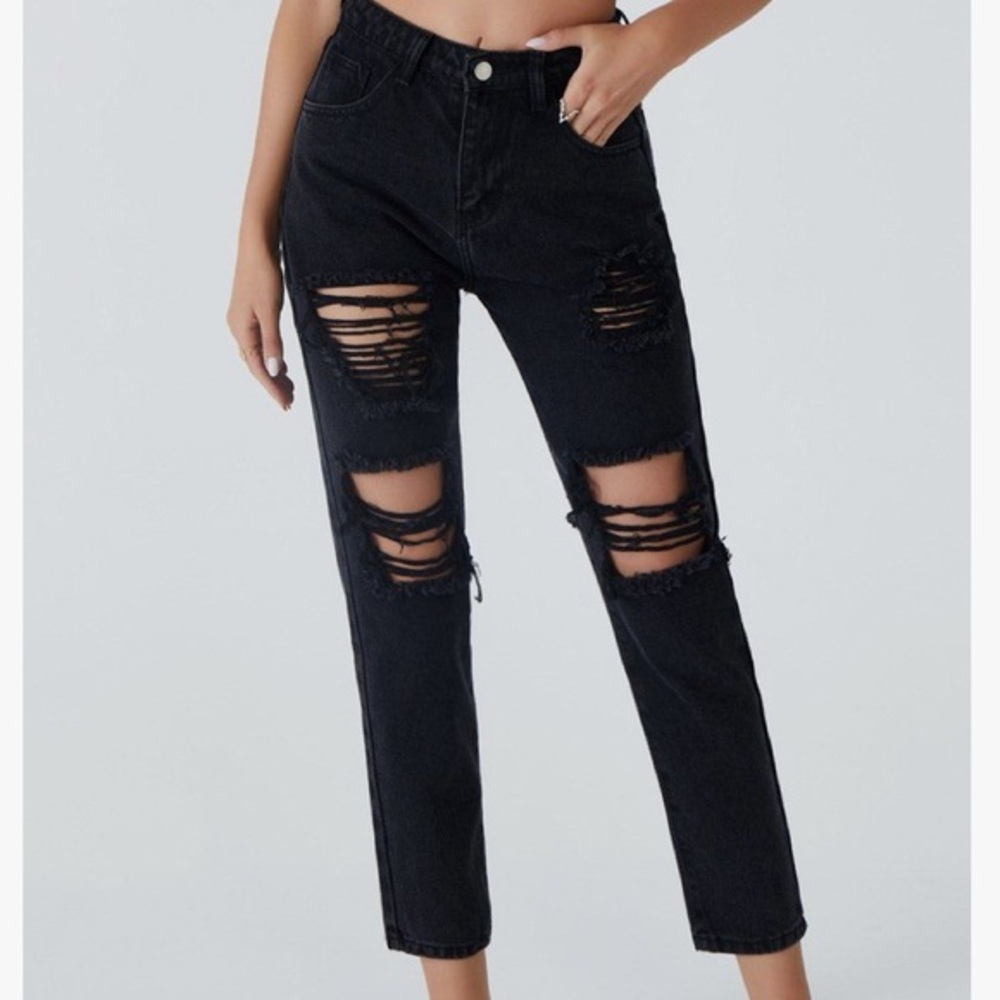 Vintage Levis- black ripped jean